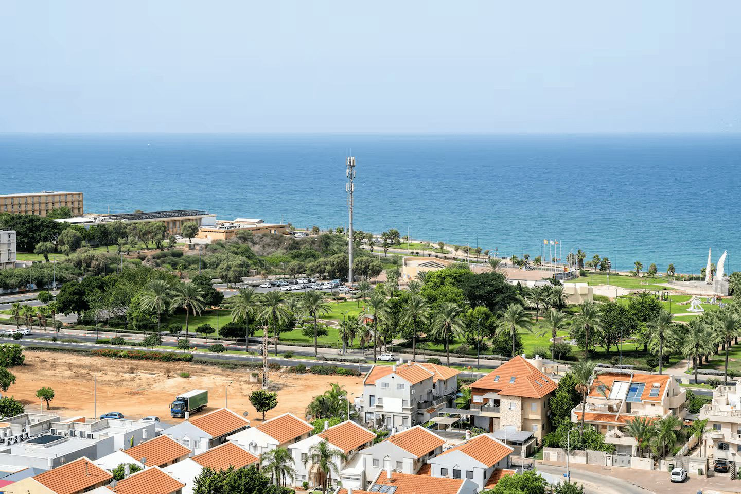 Park & Sea Tower Apartment — View over the park to the Mediterranean