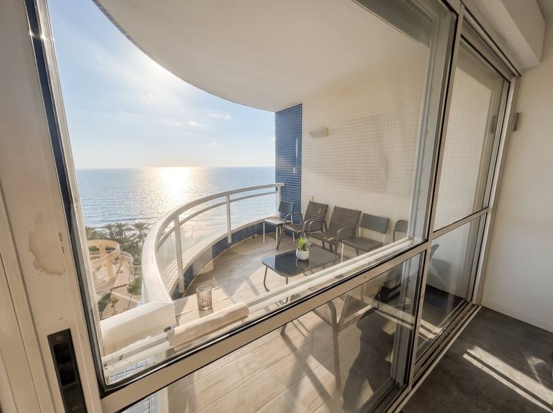 Seafront Panorama — Curved balcony facing the Mediterranean