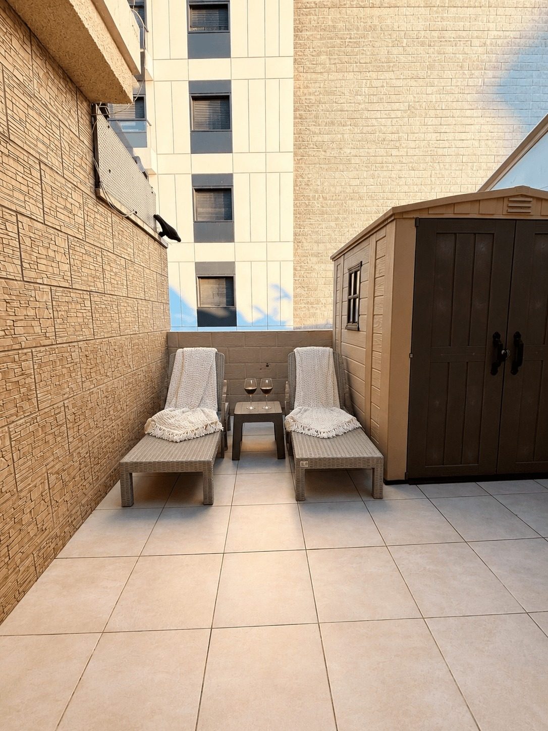 Ussishkin — Terrace loungers